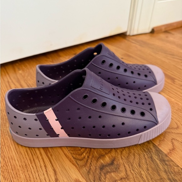 Native Shoes Other - Native Shoes Girls Purple Jefferson Block Shoes size J2